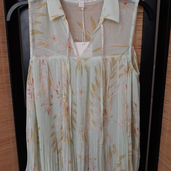 LC Lauren Conrad Tops - NWT Lauren Conrad sheer floral blouse $40 Retail LC Lauren Conrad NEW